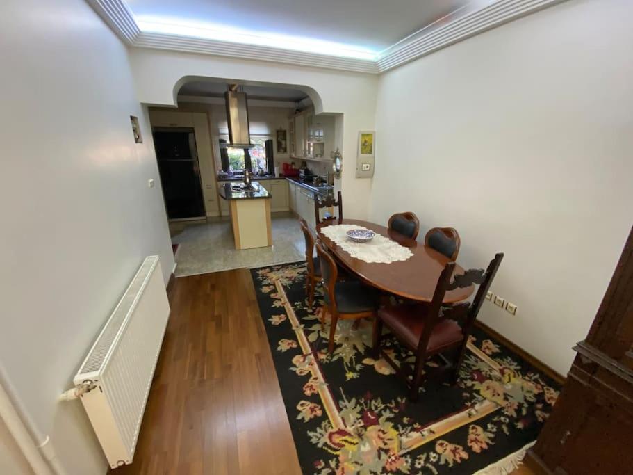 Holiday home Bogaz'inda, Bahceli, 5 Katli Villa-500m2 Istanbul