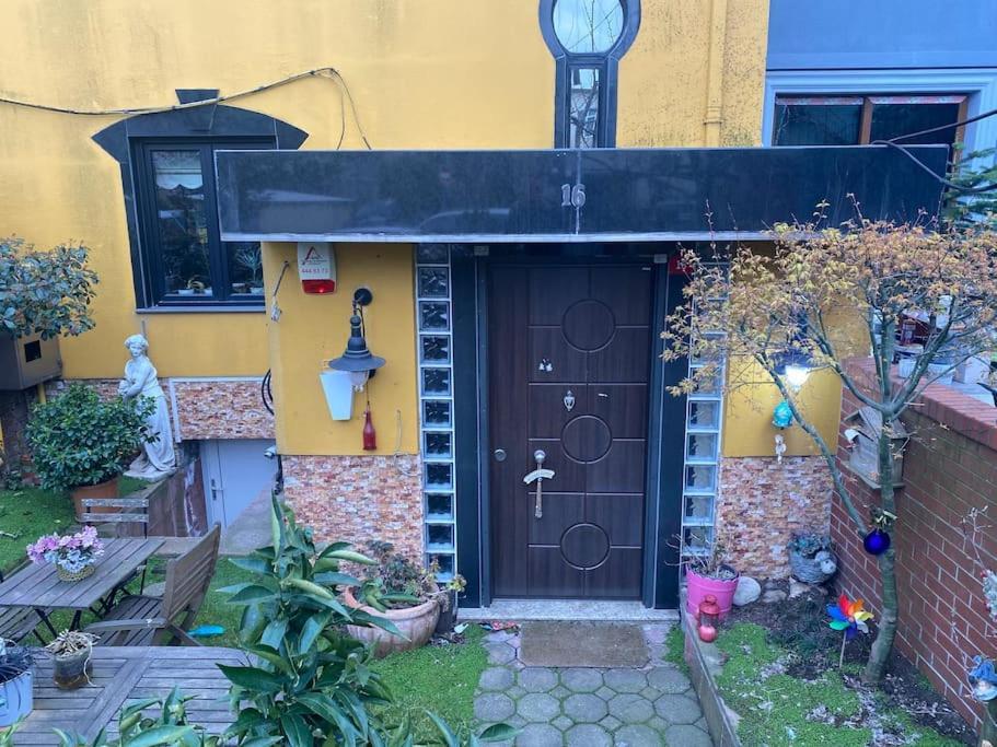 Bogaz'inda, Bahceli, 5 Katli Villa-500m2 Istanbul